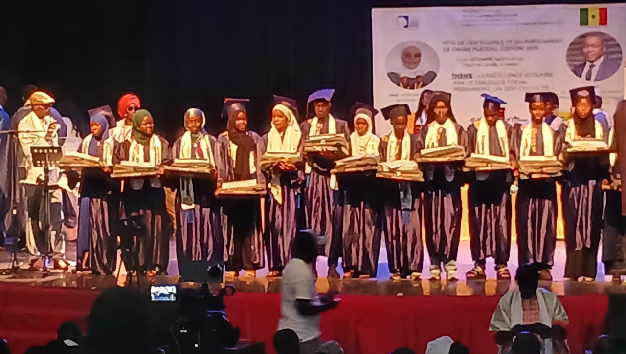 Élèves en toge lors de la cérémonie de graduation